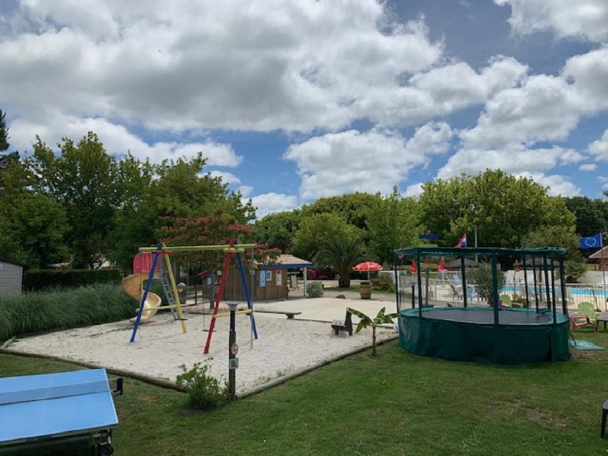 Camping La Chesnays Hotel Vendays-Montalivet Bagian luar foto