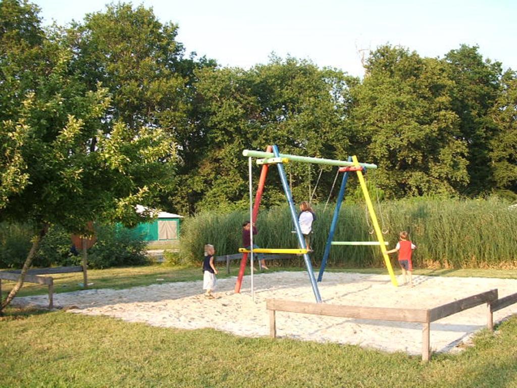 Camping La Chesnays Hotel Vendays-Montalivet Bagian luar foto